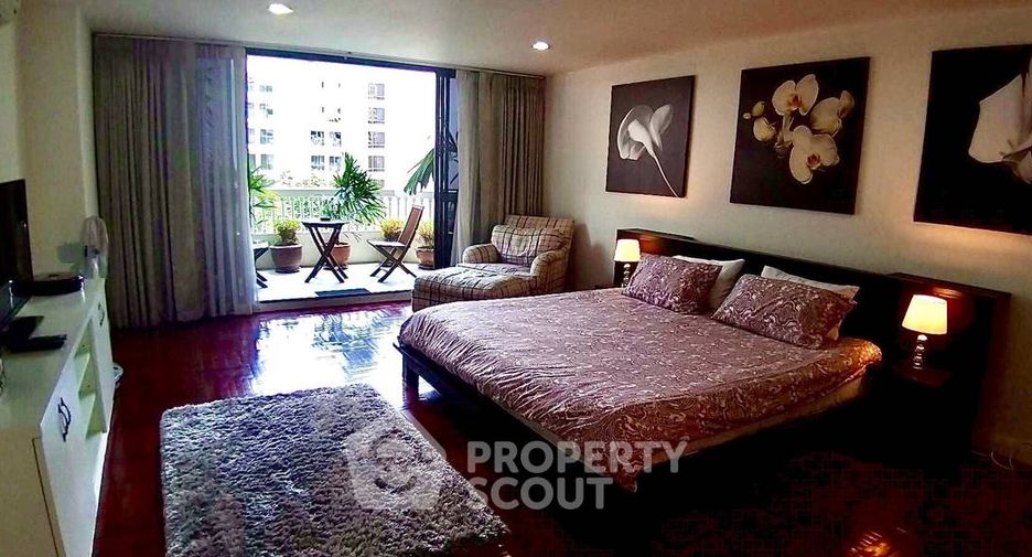 For rent 4 bedrooms condo in Khlong Toei, Bangkok