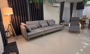 Casa en alquiler de 3 habitaciones en Si Racha, Chonburi