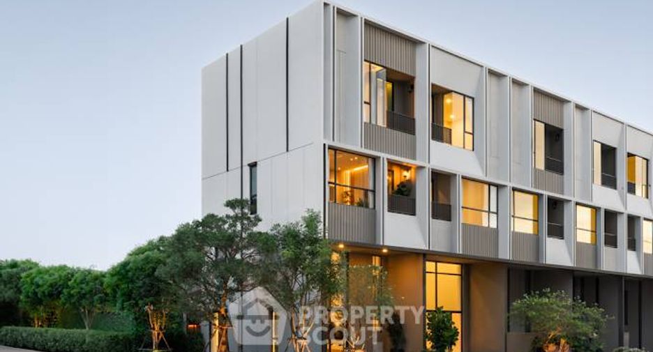 For sale 3 bedrooms townhouse in Lak Si, Bangkok