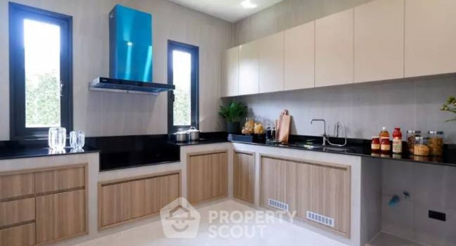 For sale 5 bedrooms house in Phasi Charoen, Bangkok