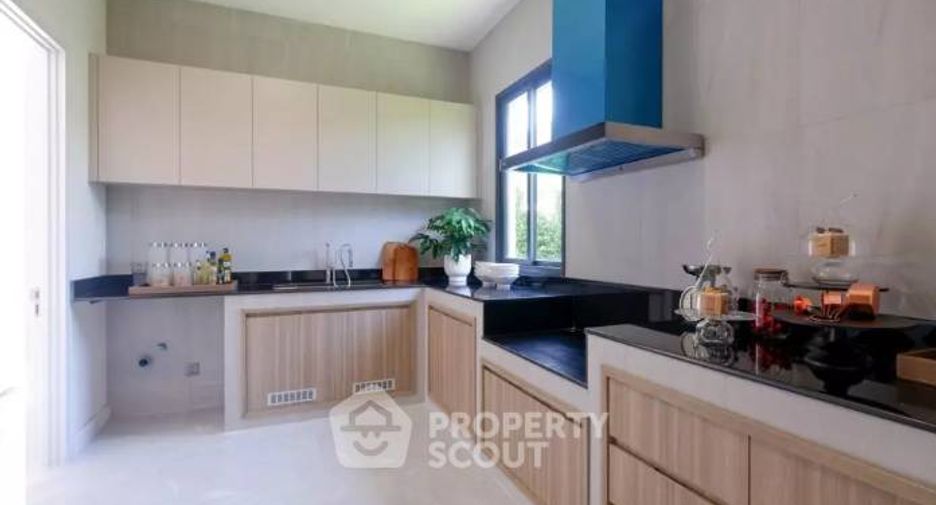 For sale 4 bedrooms house in Phasi Charoen, Bangkok