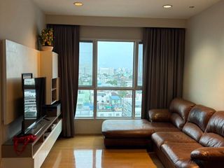 For rent 2 bedrooms condo in Khlong San, Bangkok