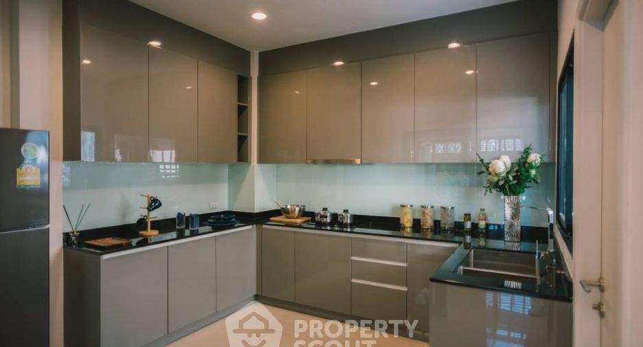 For sale 4 bedrooms house in Lak Si, Bangkok