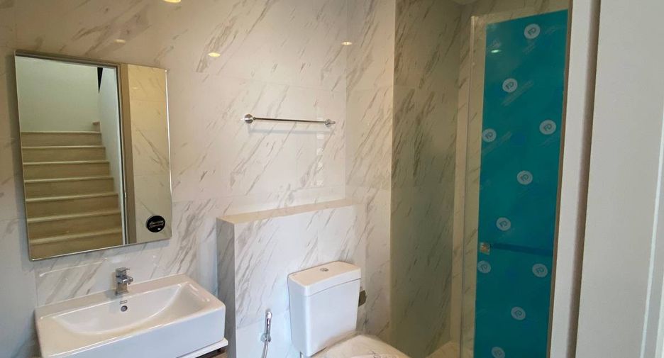 Condo en venta de 3 habitaciones en Bang Na, Bangkok