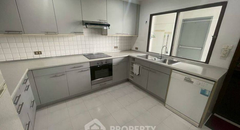 Condo en venta de 3 habitaciones en Khlong Toei, Bangkok