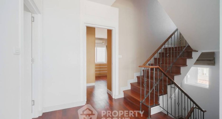 For sale 5 bedrooms house in Saphan Sung, Bangkok