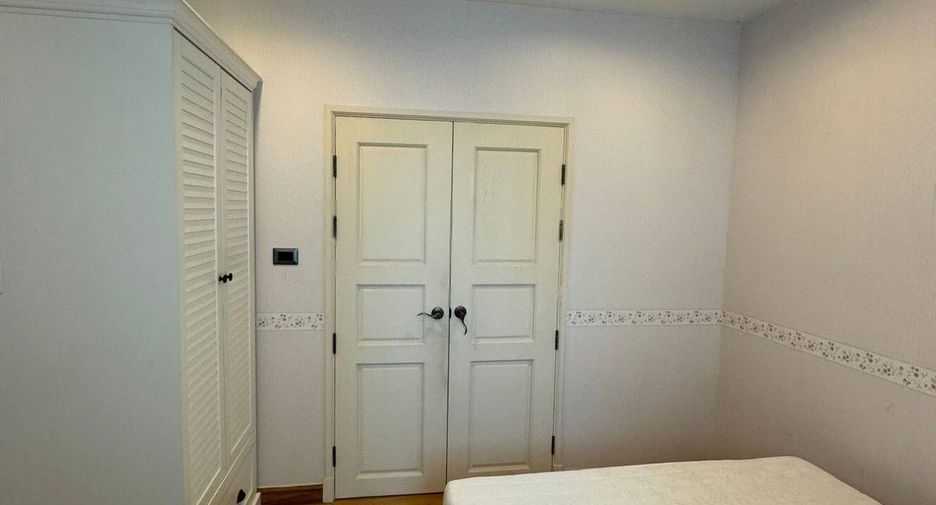 For rent and for sale 2 bedrooms condo in Huai Khwang, Bangkok
