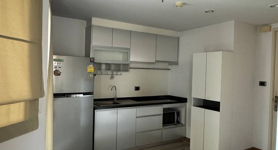 For rent and for sale 2 bedrooms condo in Huai Khwang, Bangkok