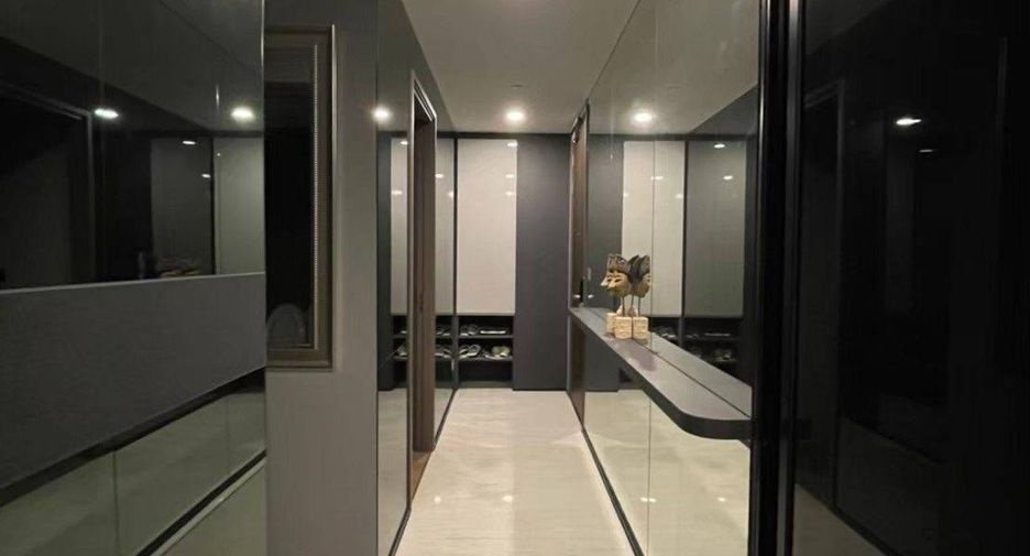 For rent 2 bedrooms condo in Bang Rak, Bangkok