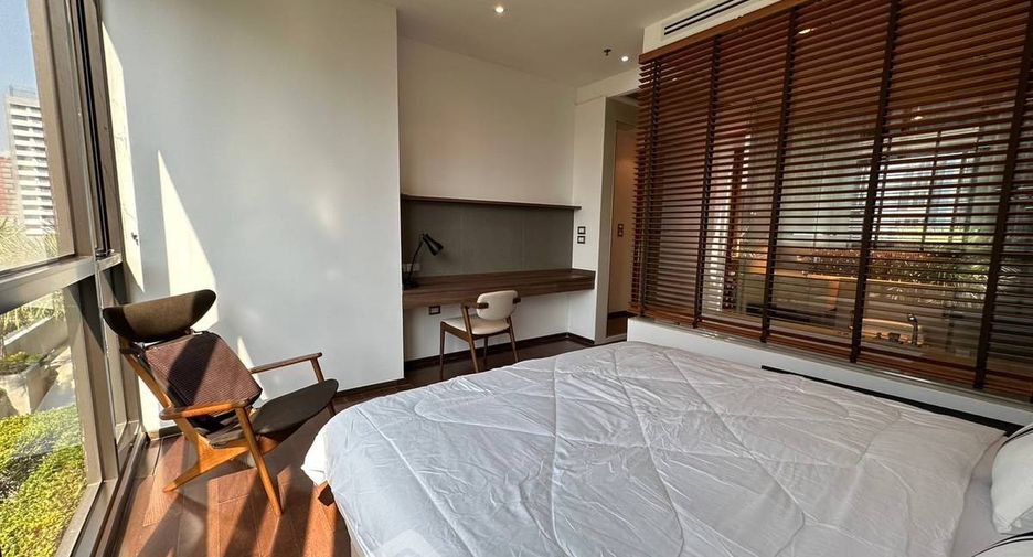 For rent 2 bedrooms condo in Khlong Toei, Bangkok