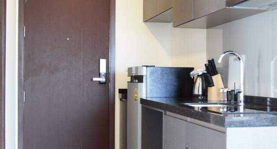 For rent 2 bedrooms condo in Huai Khwang, Bangkok