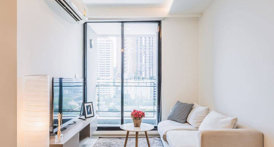For rent 2 bedrooms condo in Khlong Toei, Bangkok