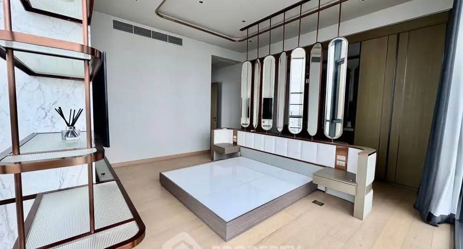 For sale 3 bedrooms condo in Watthana, Bangkok