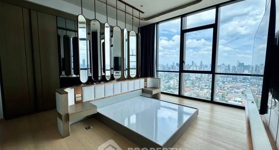 For sale 3 bedrooms condo in Watthana, Bangkok
