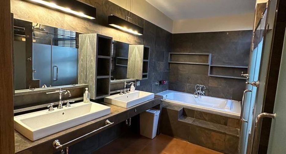 For rent 4 bedrooms house in Lat Phrao, Bangkok