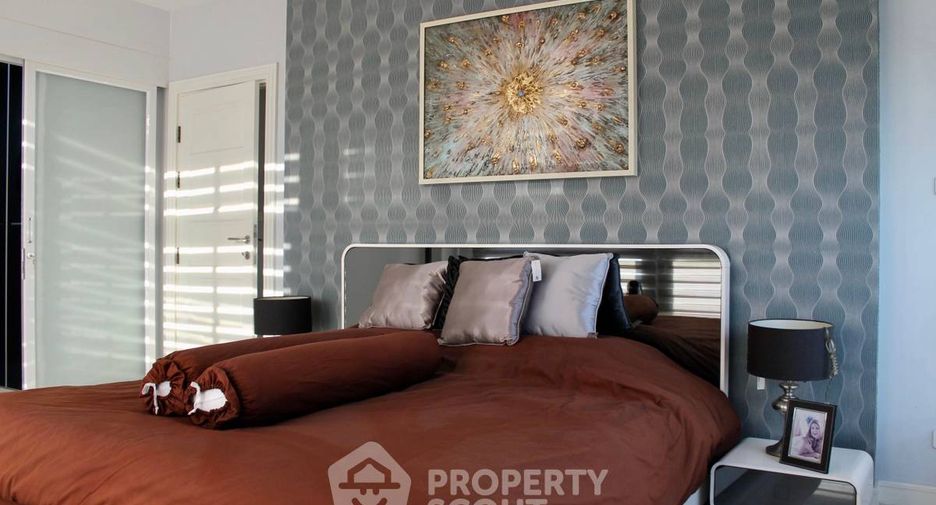 For rent 2 bedrooms condo in Huai Khwang, Bangkok