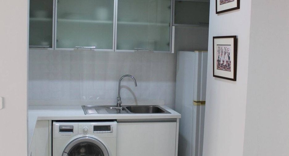 For rent 2 bedrooms condo in Huai Khwang, Bangkok