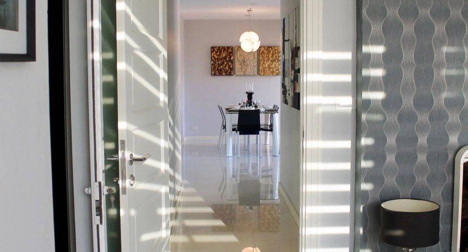 For rent 2 bedrooms condo in Huai Khwang, Bangkok