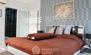 For rent 2 bedrooms condo in Huai Khwang, Bangkok