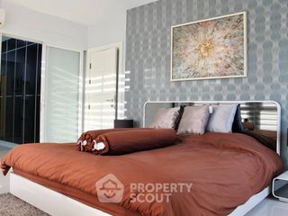 For rent 2 bedrooms condo in Huai Khwang, Bangkok
