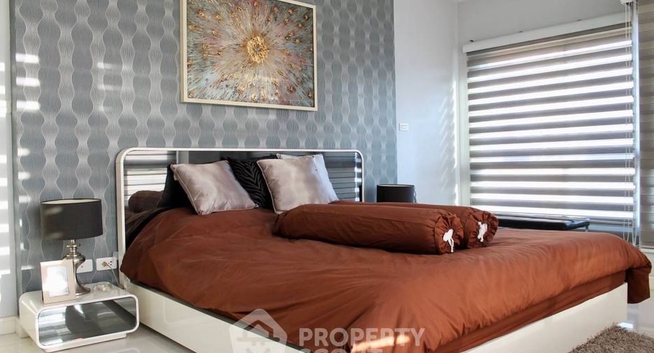 For rent 2 bedrooms condo in Huai Khwang, Bangkok