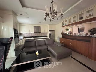 Casa en alquiler de 4 habitaciones en Bang Lamung, Chonburi