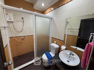Casa en alquiler de 3 habitaciones en Bang Lamung, Chonburi