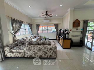 Casa en alquiler de 3 habitaciones en Bang Lamung, Chonburi