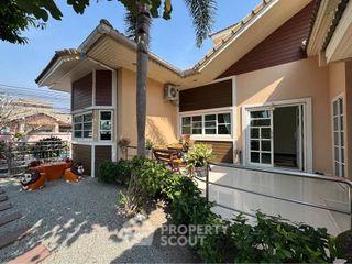 Casa en alquiler de 3 habitaciones en Bang Lamung, Chonburi