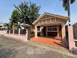 Casa en alquiler de 3 habitaciones en Bang Lamung, Chonburi