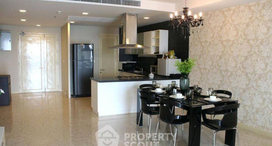 For rent 3 bedrooms condo in Khlong Toei, Bangkok