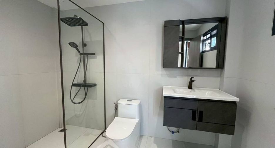 For sale 4 bedrooms house in Bang Lamung, Chonburi