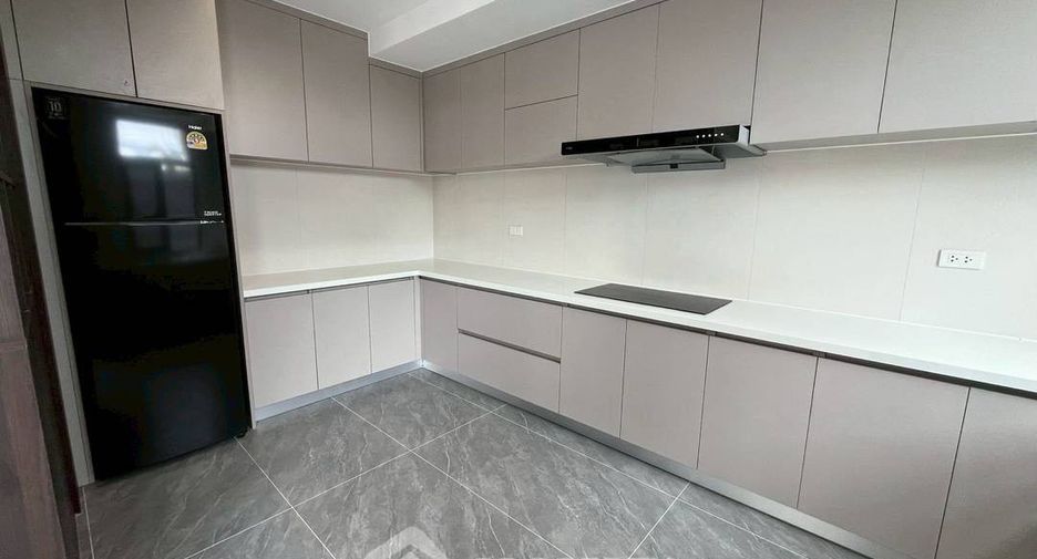 For sale 4 bedrooms house in Bang Lamung, Chonburi