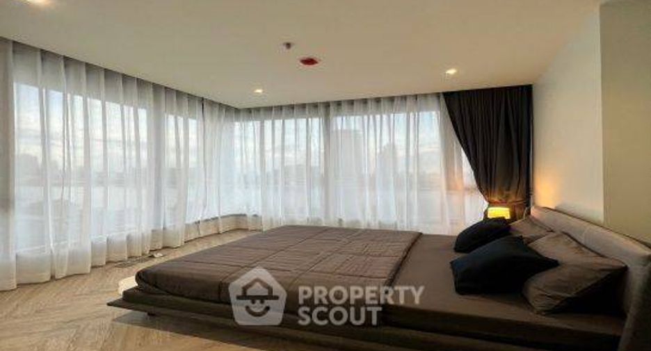 For rent 2 bedrooms condo in Khlong San, Bangkok