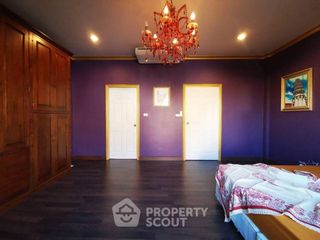 For rent 3 bedrooms townhouse in Yan Nawa, Bangkok
