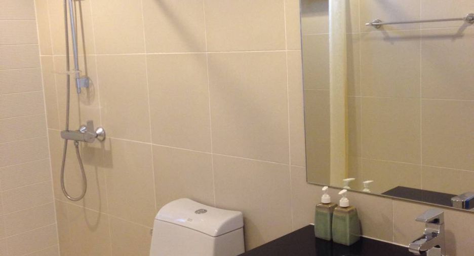 For rent 2 bedrooms condo in Huai Khwang, Bangkok