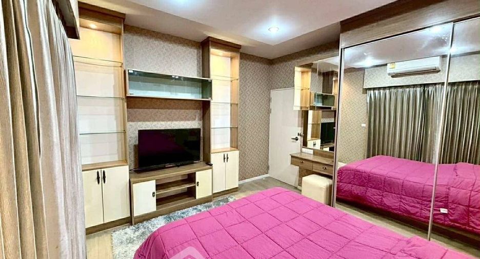 For rent 3 bedrooms townhouse in Suan Luang, Bangkok