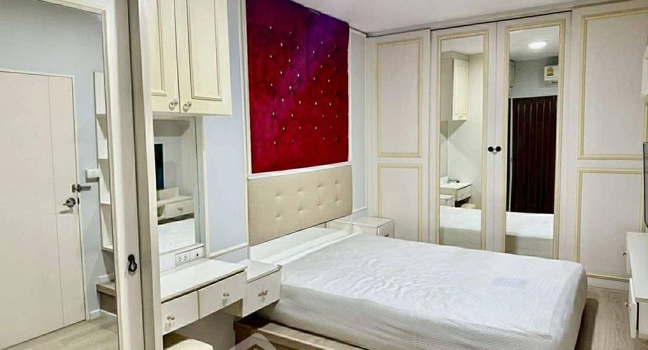 For rent 3 bedrooms townhouse in Suan Luang, Bangkok