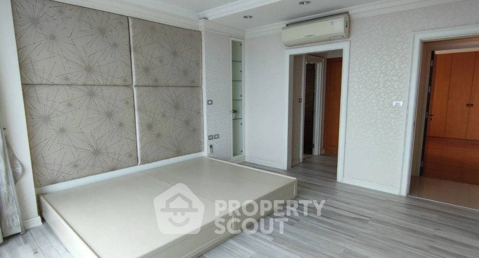 For sale 3 bedrooms condo in Bang Kho Laem, Bangkok