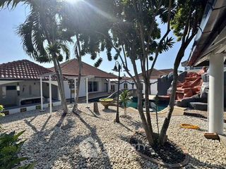 Casa en alquiler de 3 habitaciones en Bang Saray, Pattaya