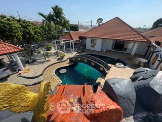 Casa en alquiler de 3 habitaciones en Bang Saray, Pattaya