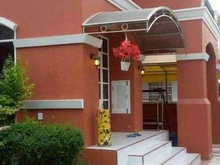 Casa en alquiler de 4 habitaciones en Bang Lamung, Chonburi