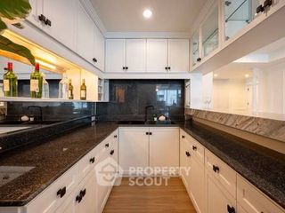 For sale 3 bedrooms condo in Khlong Toei, Bangkok