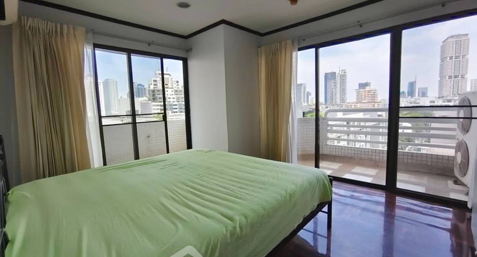 For sale 3 bedrooms condo in Watthana, Bangkok