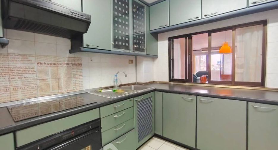For sale 3 bedrooms condo in Watthana, Bangkok