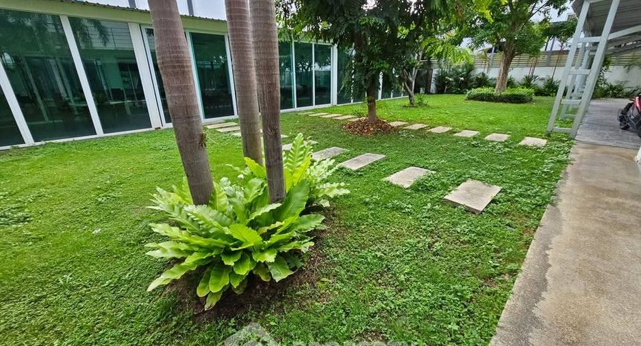 For rent 4 bedrooms house in Pratumnak, Pattaya