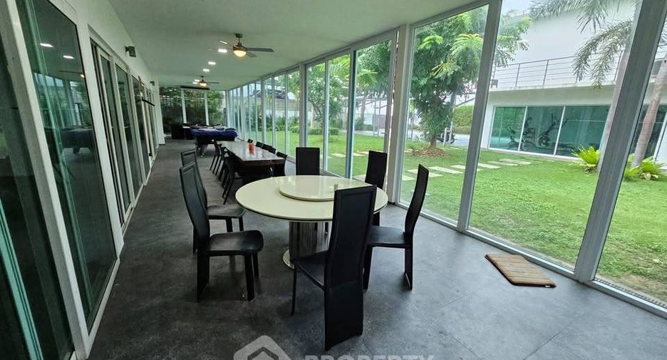 For rent 4 bedrooms house in Pratumnak, Pattaya