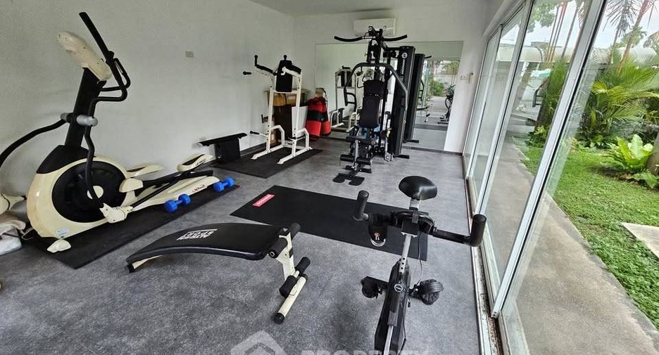 For rent 4 bedrooms house in Pratumnak, Pattaya