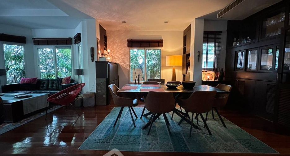 For rent 4 bedrooms condo in Watthana, Bangkok