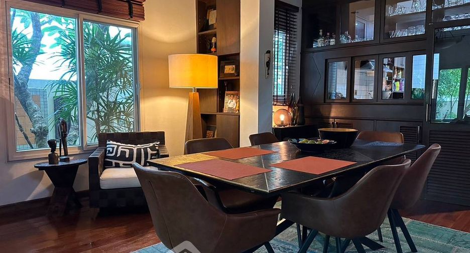 For rent 4 bedrooms condo in Watthana, Bangkok
